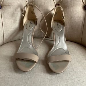 Bandolino nude 1inch heel. Size 12